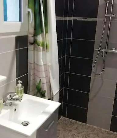 Daire 2 Personnes Jardin Terrasse Jacuzzi A 2km Des Plages Fréjus